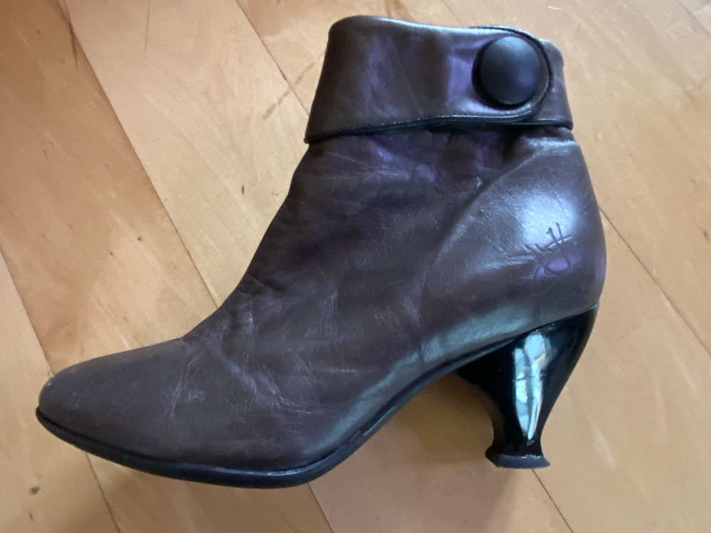 JOHN FLUEVOG Rare BLIND FAITH "CUFF" Button Booties Ankle Boots Grey & Black 9